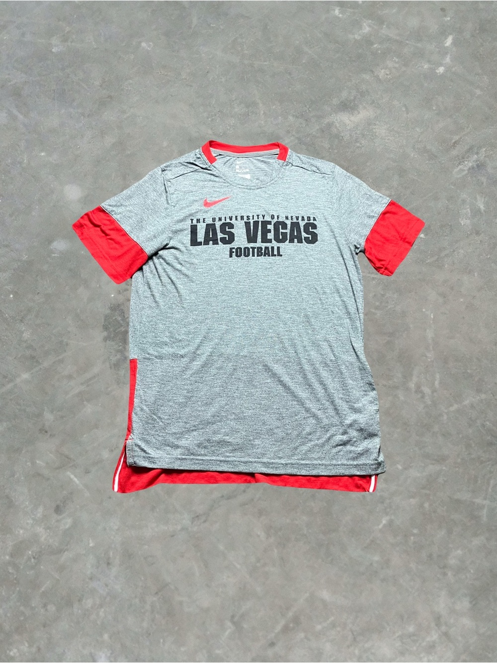 ☀️ Nike UNLV Rebels College Football Graphic Tee Mens Size L Gray/Red